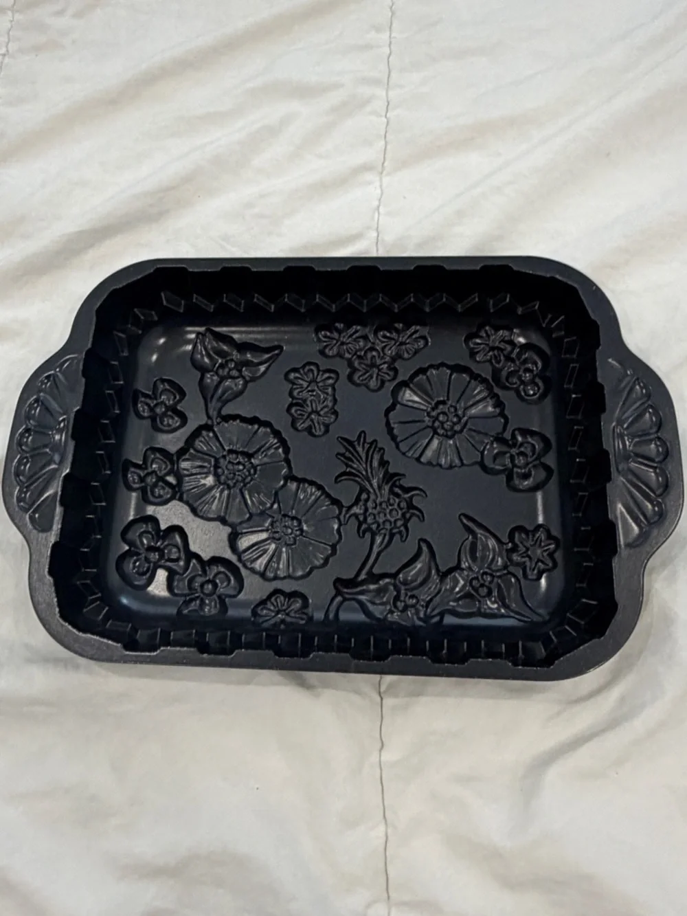 Nordic Ware Wildflower Baking Pan 10 cup like new